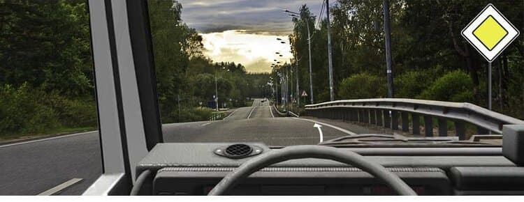 ПДД.РФ - Разрешено ли Вам поставить автомобиль на стоянку в этом месте при наличии узкой обочины?