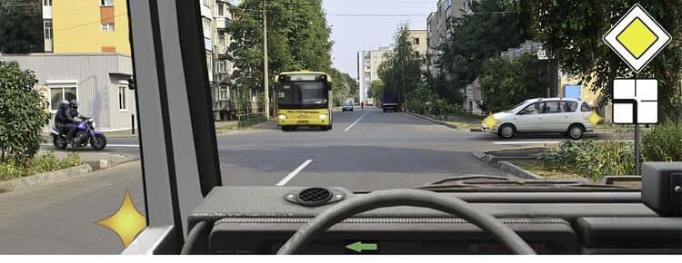 ПДД.РФ - Вы намерены повернуть налево. Кому Вы обязаны уступить дорогу?