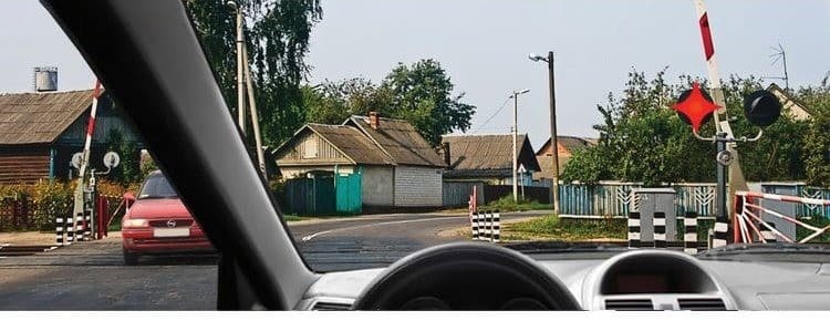 ПДД.РФ - Разрешён ли Вам въезд на железнодорожный переезд в данной ситуации?