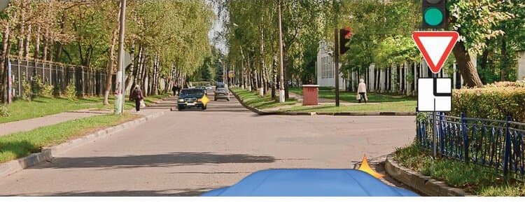 ПДД.РФ - Обязаны ли Вы уступить дорогу легковому автомобилю при повороте направо?